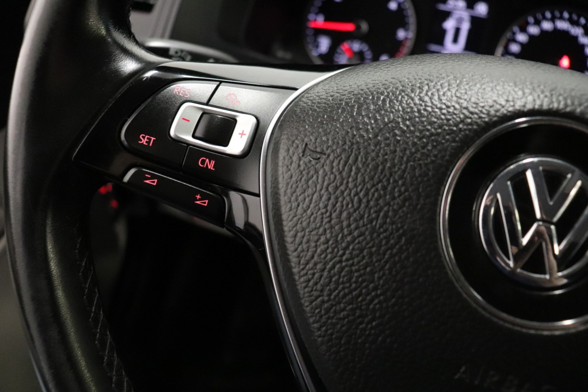 Volkswagen Transporter 2.0 TDI L2 EURO 6 - Airco - Cruise - Camera - €12.950,- Excl. Volkswagen Transporter 2.0 TDI L2 EURO 6 - Airco - Cruise - Camera - €12.950,- Excl.