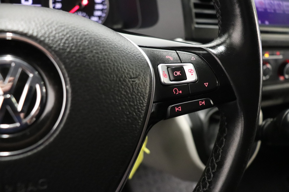 Volkswagen Transporter 2.0 TDI L2 EURO 6 - Airco - Cruise - Camera - €12.950,- Excl. Volkswagen Transporter 2.0 TDI L2 EURO 6 - Airco - Cruise - Camera - €12.950,- Excl.