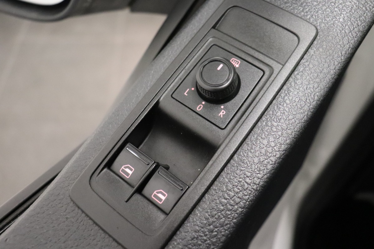 Volkswagen Transporter 2.0 TDI L2 EURO 6 - Airco - Cruise - Camera - €12.950,- Excl. Volkswagen Transporter 2.0 TDI L2 EURO 6 - Airco - Cruise - Camera - €12.950,- Excl.