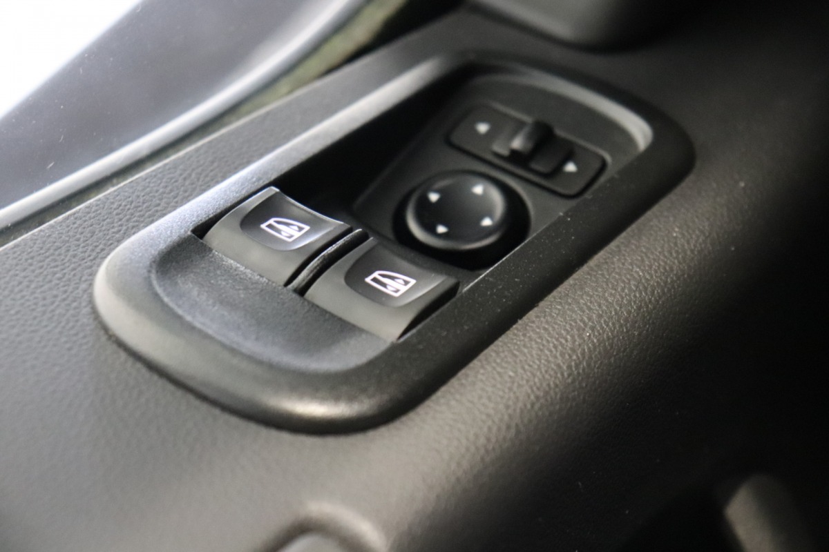 Renault Master 2.3 dCi 135PK L3H3 - EURO 6 - Airco - Navi - Cruise - € 15.900,- Excl.