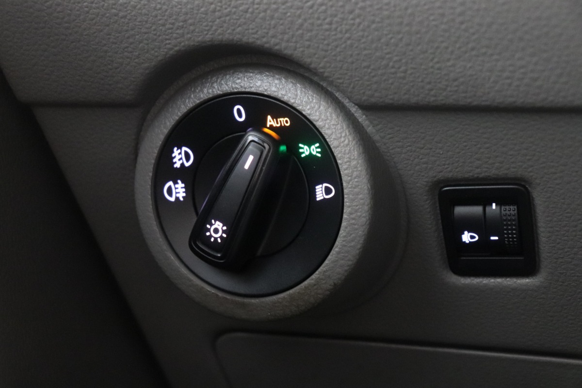 Volkswagen Transporter 2.0 TDI 150PK L2 - EURO 6 - Airco - Navi - Cruise - € 15.900,- Excl.