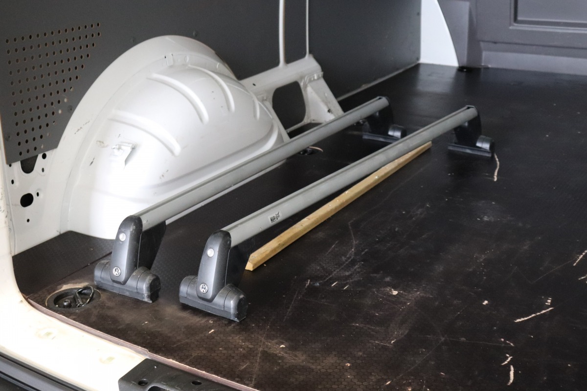 Volkswagen Transporter 2.0 TDI 150PK L2 - EURO 6 - Airco - Navi - Cruise - € 15.900,- Excl.