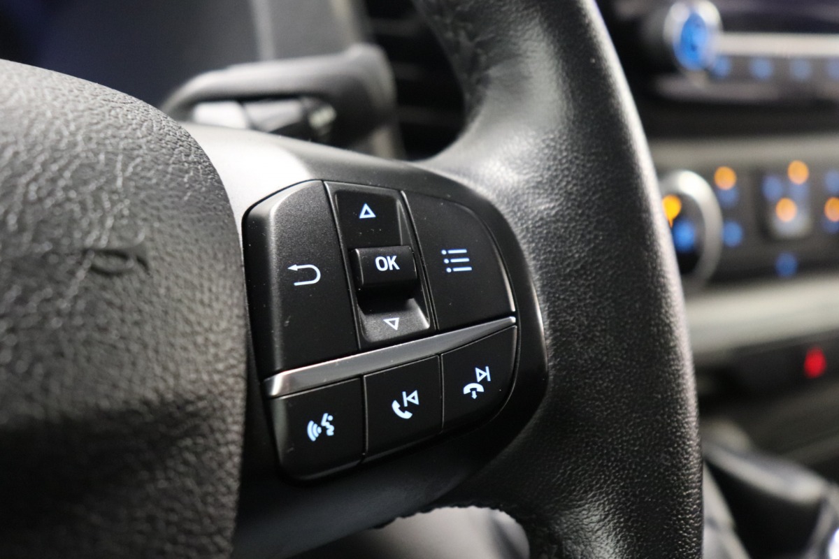 Ford Transit Custom 2.0 TDCI EURO 6 - Airco - Navi - Cruise - € 13.950,- Excl.