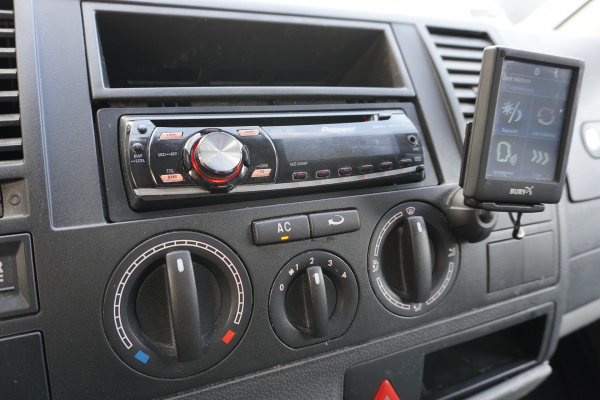 Volkswagen Transporter 2.5 TDI 130PK AUTOMAAT - Airco - Radio  - Imperiaal -  € 2.750, Excl.