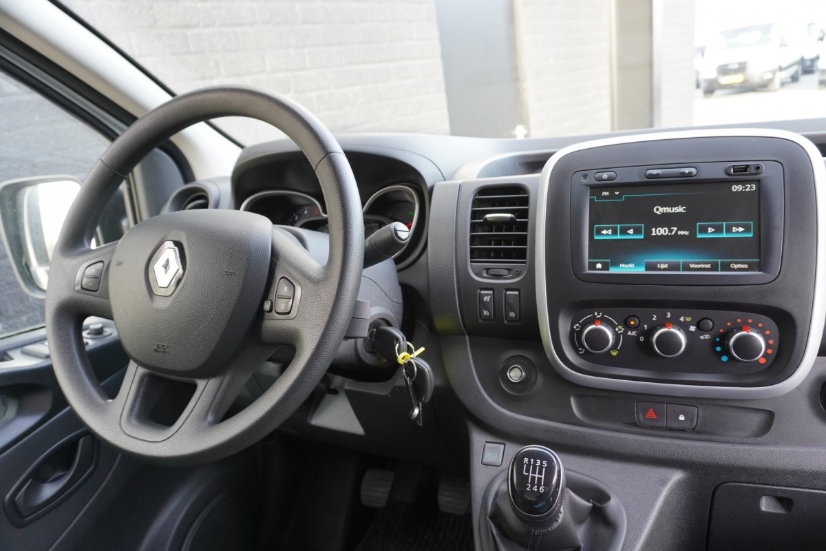 Renault Trafic 2.0 dCi 120PK EURO 6 - Airco - Navi - Cruise - € 15.900,- Excl.