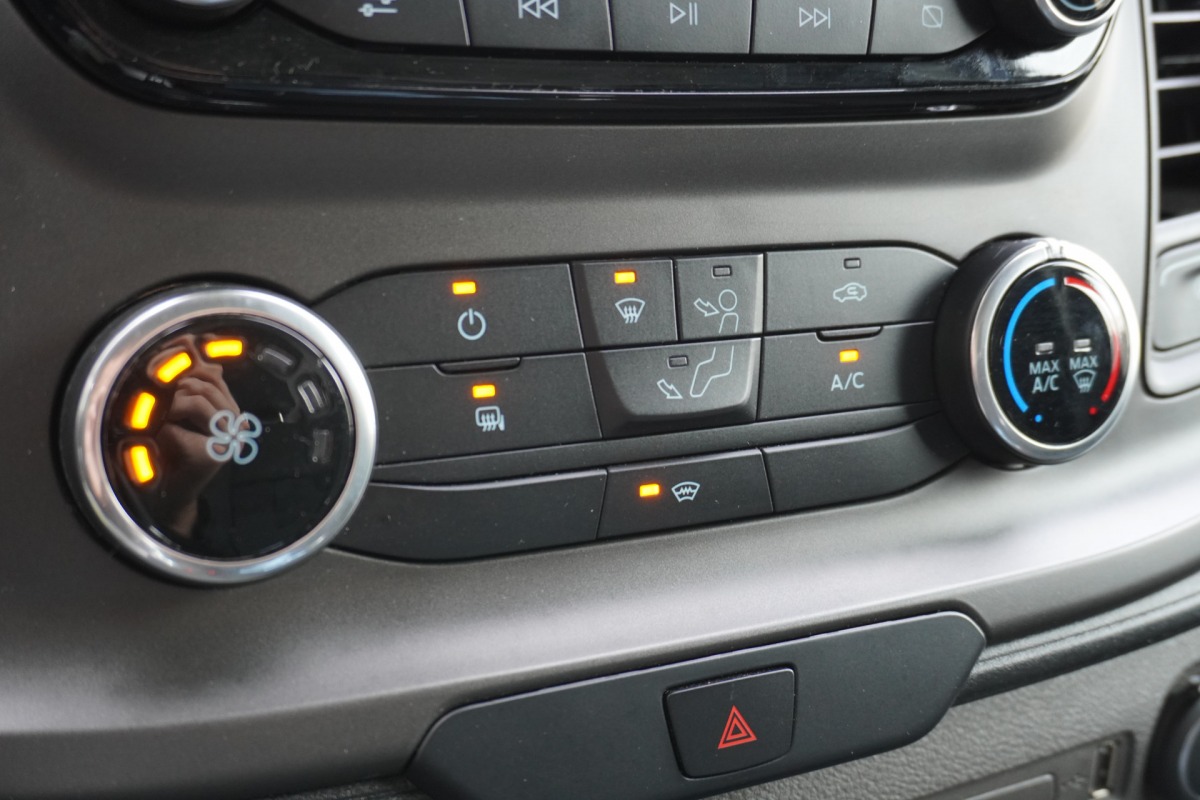 Ford Transit 2.0 TDCI 130PK L3H2 EURO 6 - Airco - Navi - Cruise - €18.900,- Excl.