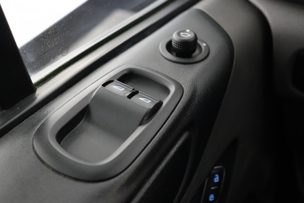 Ford Transit Custom 2.0 TDCI EURO 6 - Airco - Cruise - PDC - €12.900,- Excl.