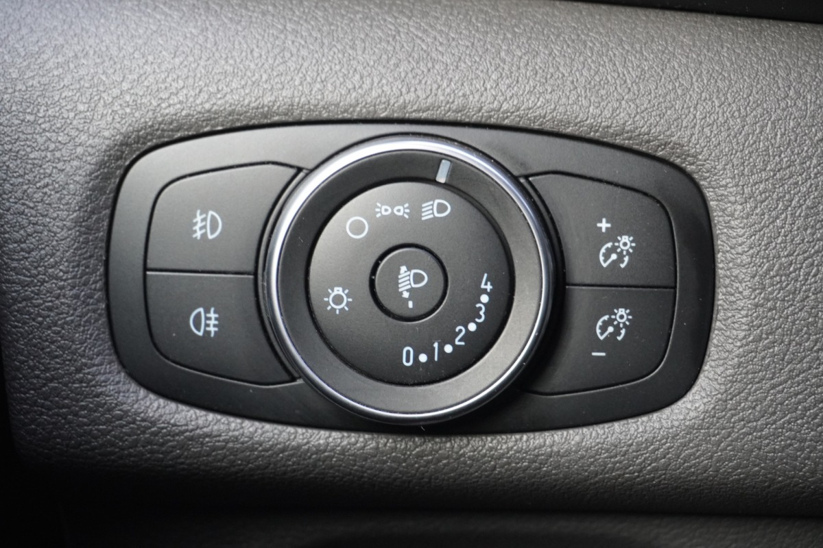 Ford Transit Custom 2.0 TDCI EURO 6 - Airco - Cruise - Trekhaak - €14.900,- Excl.