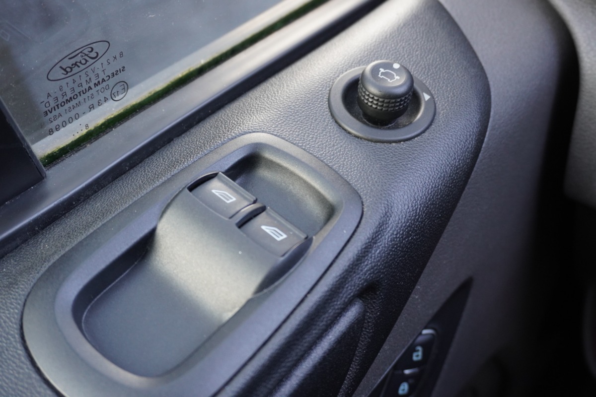 Ford Transit Custom 2.0 TDCI EURO 6 - Airco - Cruise - Trekhaak - €14.900,- Excl.