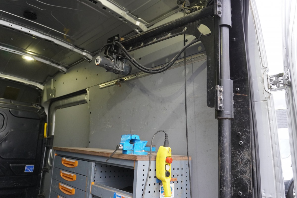 Ford Transit 2.0 TDCI 130PK L3H2 EURO 6 - Airco - Navi - Cruise - Camera - € 11.900,- Excl. Ford Transit 2.0 TDCI 130PK L3H2 EURO 6 - Airco - Navi - Cruise - Camera - € 11.900,- Excl.