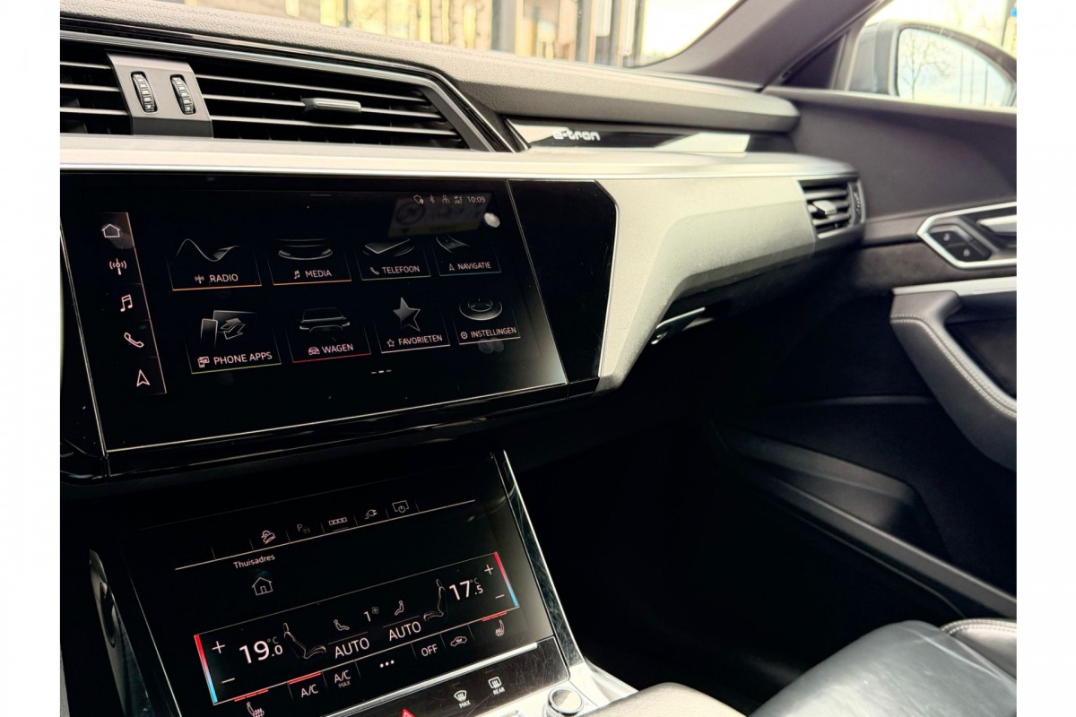Audi e-tron Sportback 50 quattro S edition 71 kWh | Luchtvering | Pano | Stoelverw. | Leder | 21"| € 28.950,- Incl. BTW Audi e-tron Sportback 50 quattro S edition 71 kWh | Luchtvering | Pano | Stoelverw. | Leder | 21"| € 28.950,- Incl. BTW