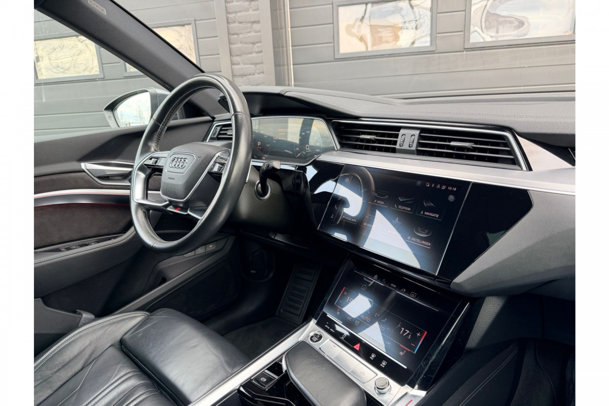 Audi e-tron Sportback 50 quattro S edition 71 kWh | Luchtvering | Pano | Stoelverw. | Leder | 21"| € 28.950,- Incl. BTW Audi e-tron Sportback 50 quattro S edition 71 kWh | Luchtvering | Pano | Stoelverw. | Leder | 21"| € 28.950,- Incl. BTW