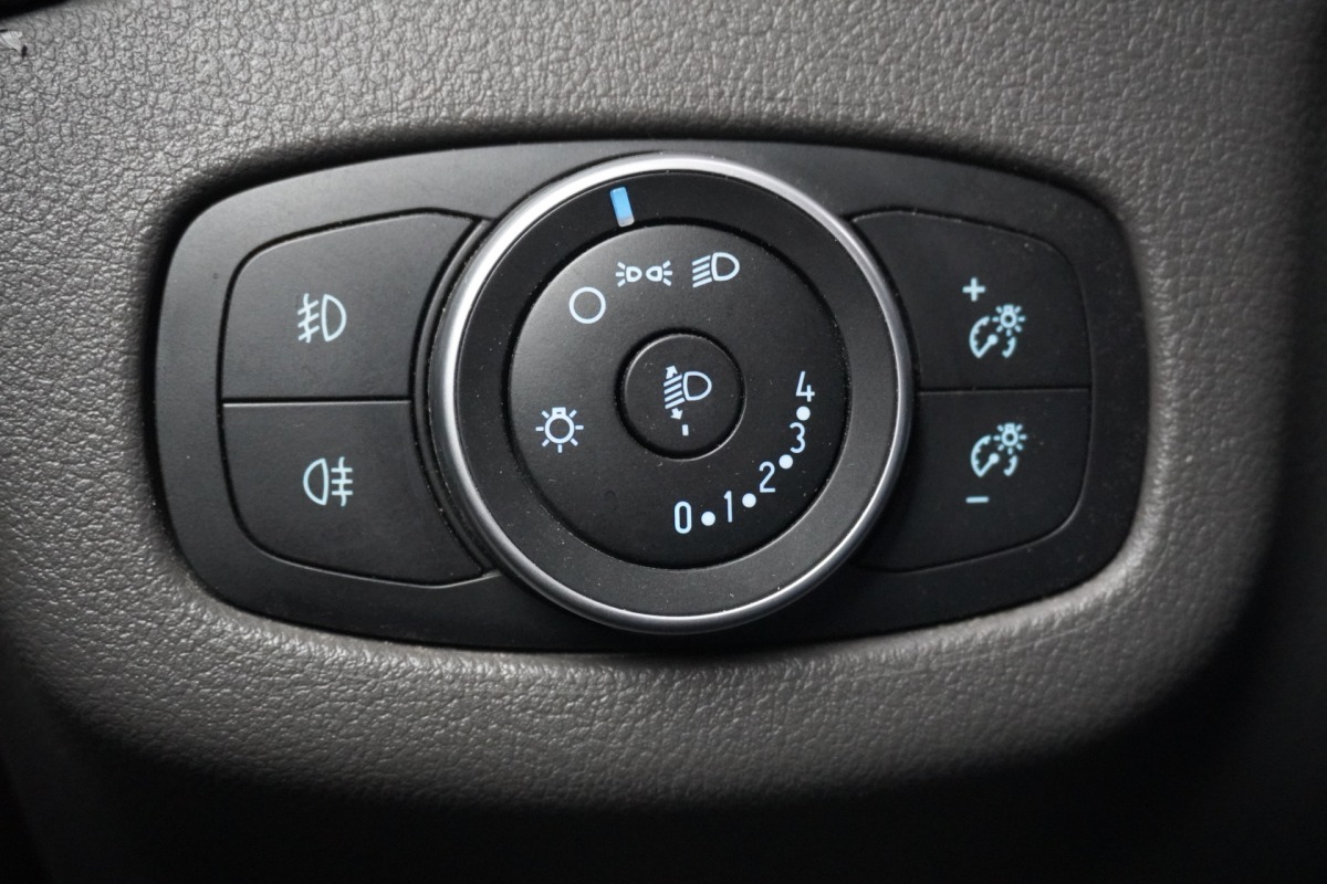 Ford Transit Connect 1.5 EcoBlue 100PK L2 EURO 6 - Airco - Cruise - Trekhaak - €10.900,- Excl.