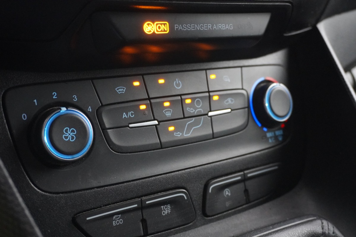 Ford Transit Connect 1.5 EcoBlue 100PK L2 EURO 6 - Airco - Cruise - Trekhaak - €10.900,- Excl.