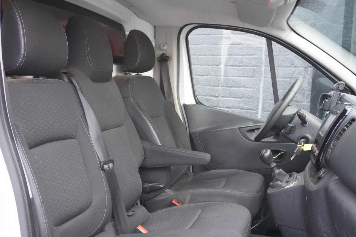 Opel Vivaro 1.6 CDTI 125PK L2 Dubbele Schuifdeur EURO 6 - Airco - Cruise - Trekhaak - €11.900,- Excl.