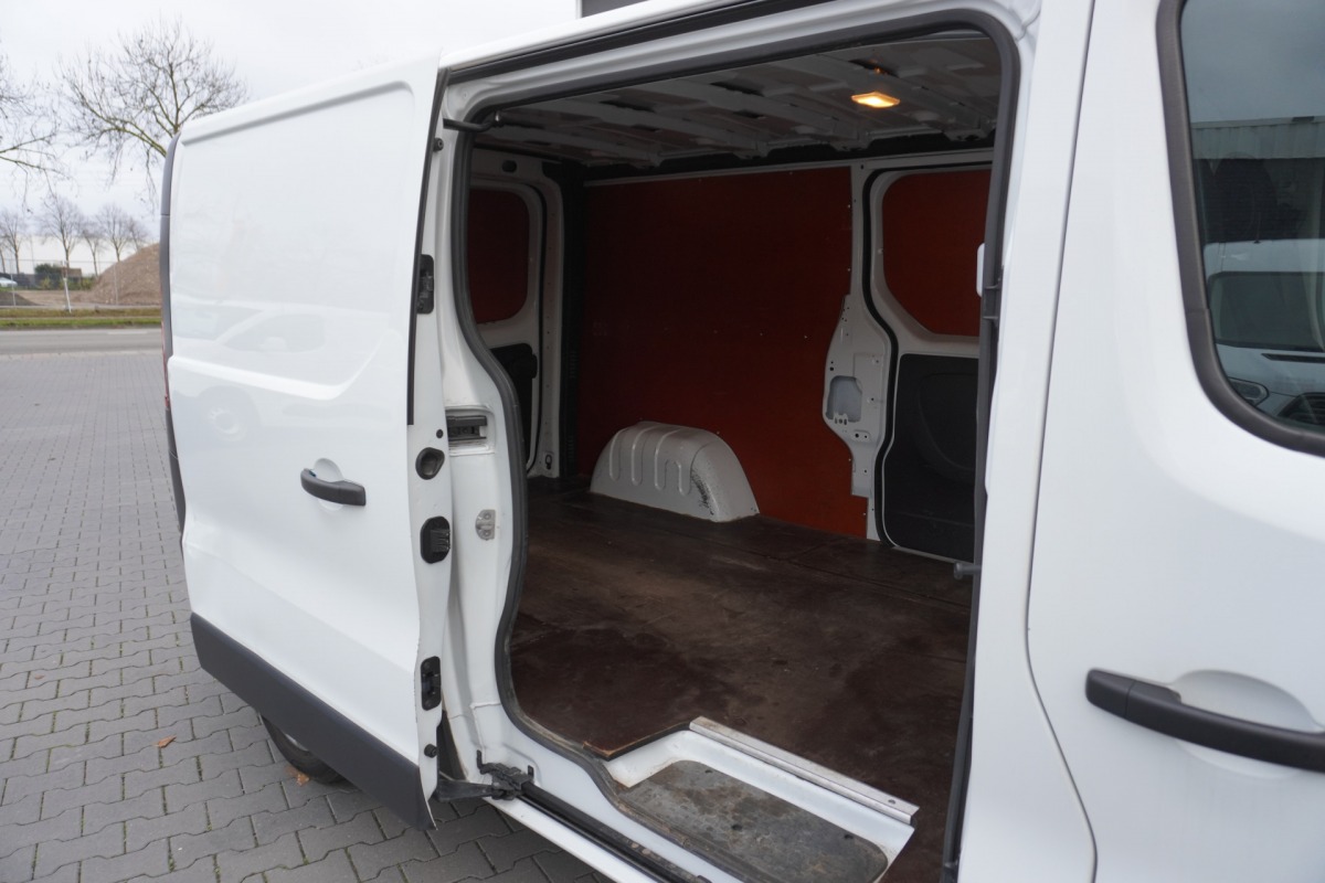 Opel Vivaro 1.6 CDTI 125PK L2 Dubbele Schuifdeur EURO 6 - Airco - Cruise - Trekhaak - €11.900,- Excl.