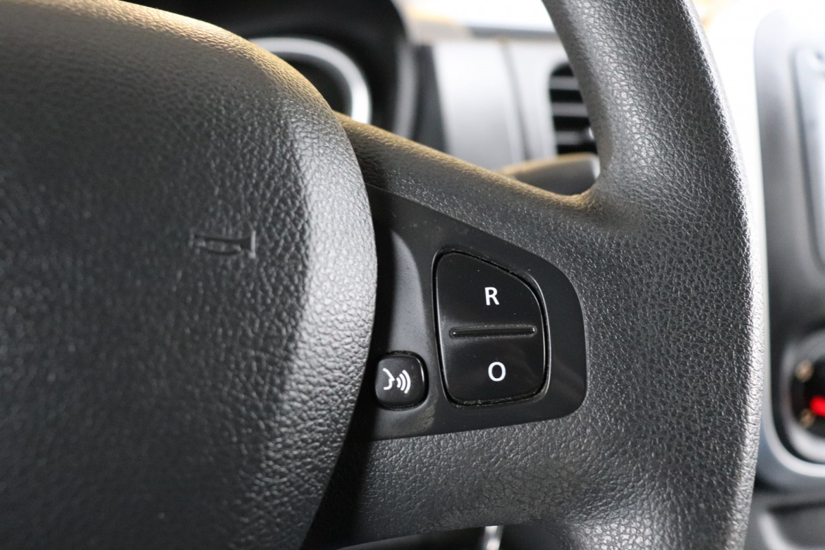 Renault Trafic 2.0 dCi 145PK Automaat 2x Schuif L2 EURO 6 - Airco - Cruise - Camera - €13.950,-  Excl.