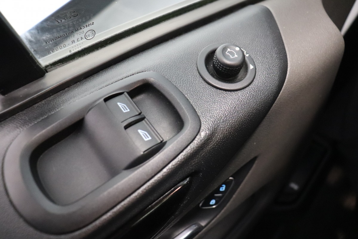 Ford Transit Custom 2.0 TDCI 130PK L2 Limited 2xSchuifdeur - Airco - Navi - Cruise - Camera - €12.900,- Ex. BTW