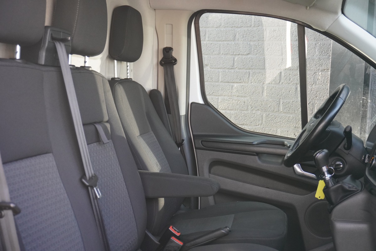 Ford Transit Custom 2.0 TDCI MHEV EURO 6 - Airco - Cruise - Camera - €13.900,- Excl.