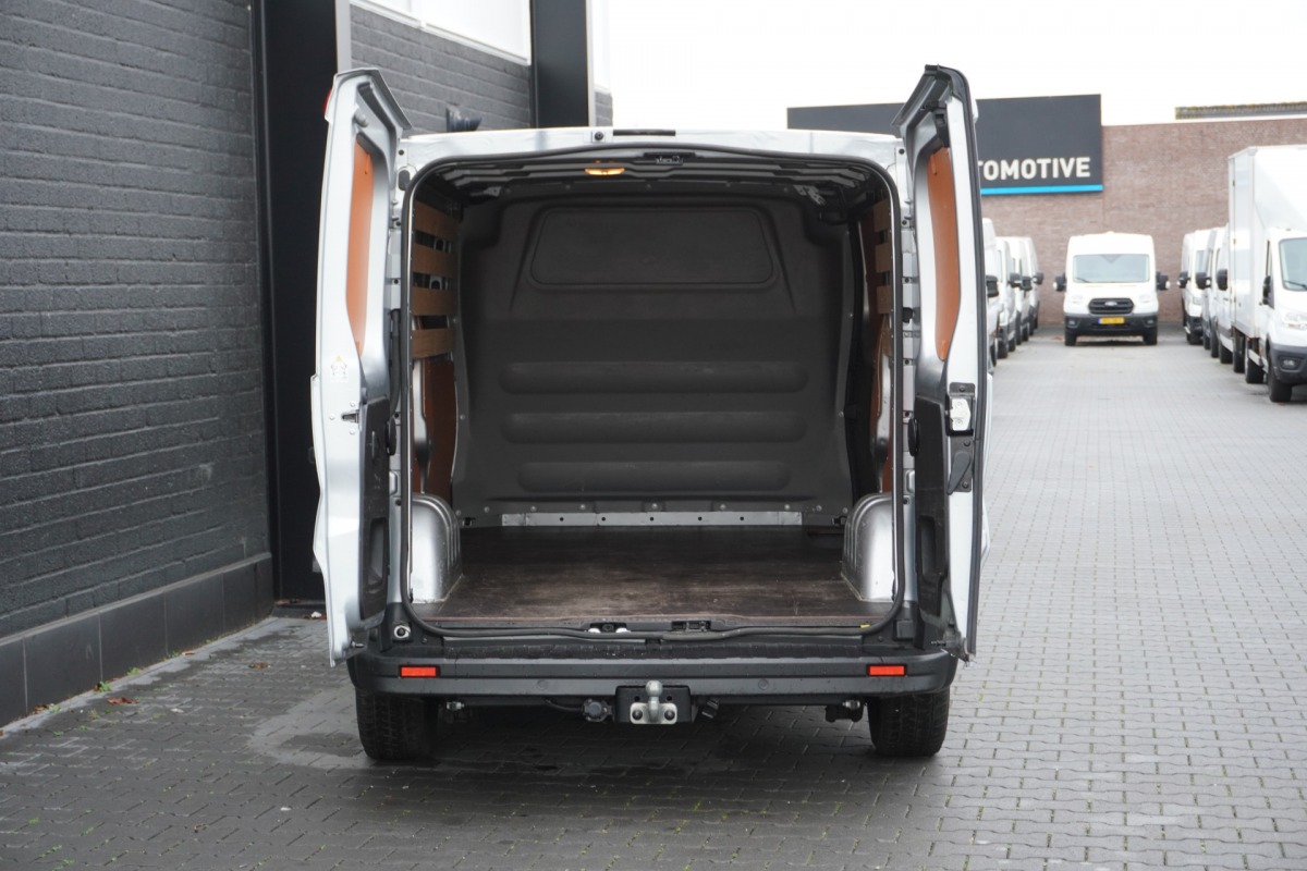 Renault Trafic 2.0 dCi L2 EURO 6 - Airco - Cruise - Trekhaak - €24.900,- Excl. Renault Trafic 2.0 dCi L2 EURO 6 - Airco - Cruise - Trekhaak - €24.900,- Excl.