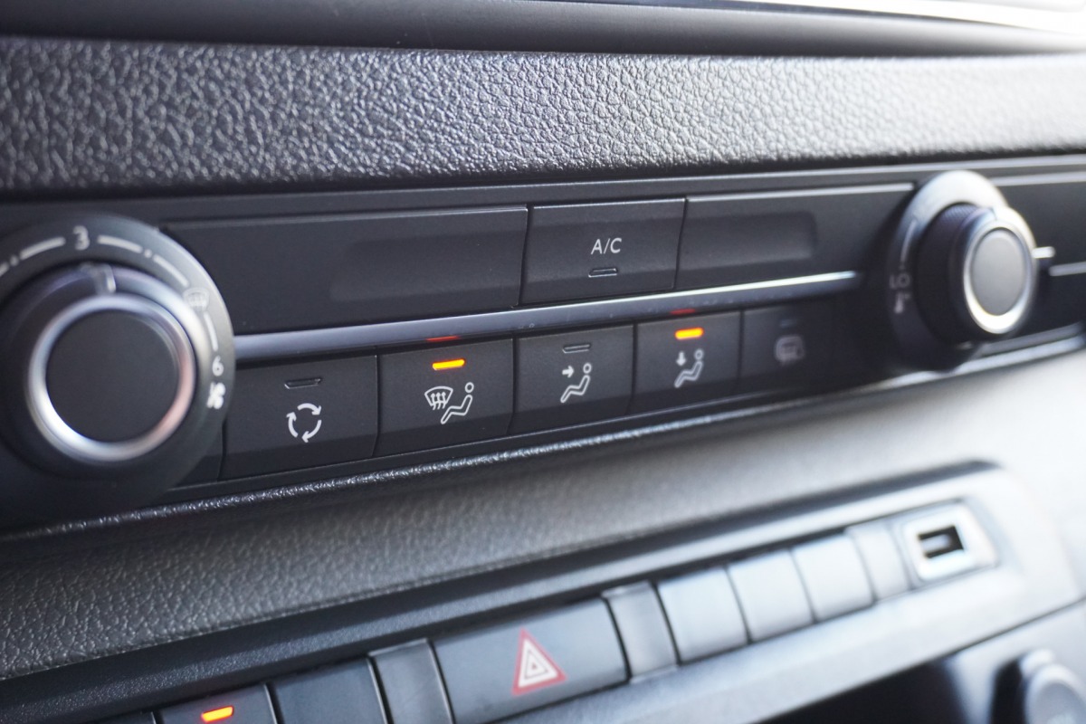 Peugeot Expert 2.0 BlueHDI 180PK Automaat L3 EURO 6 - Airco - Navi - Camera - €17.500,- Excl.