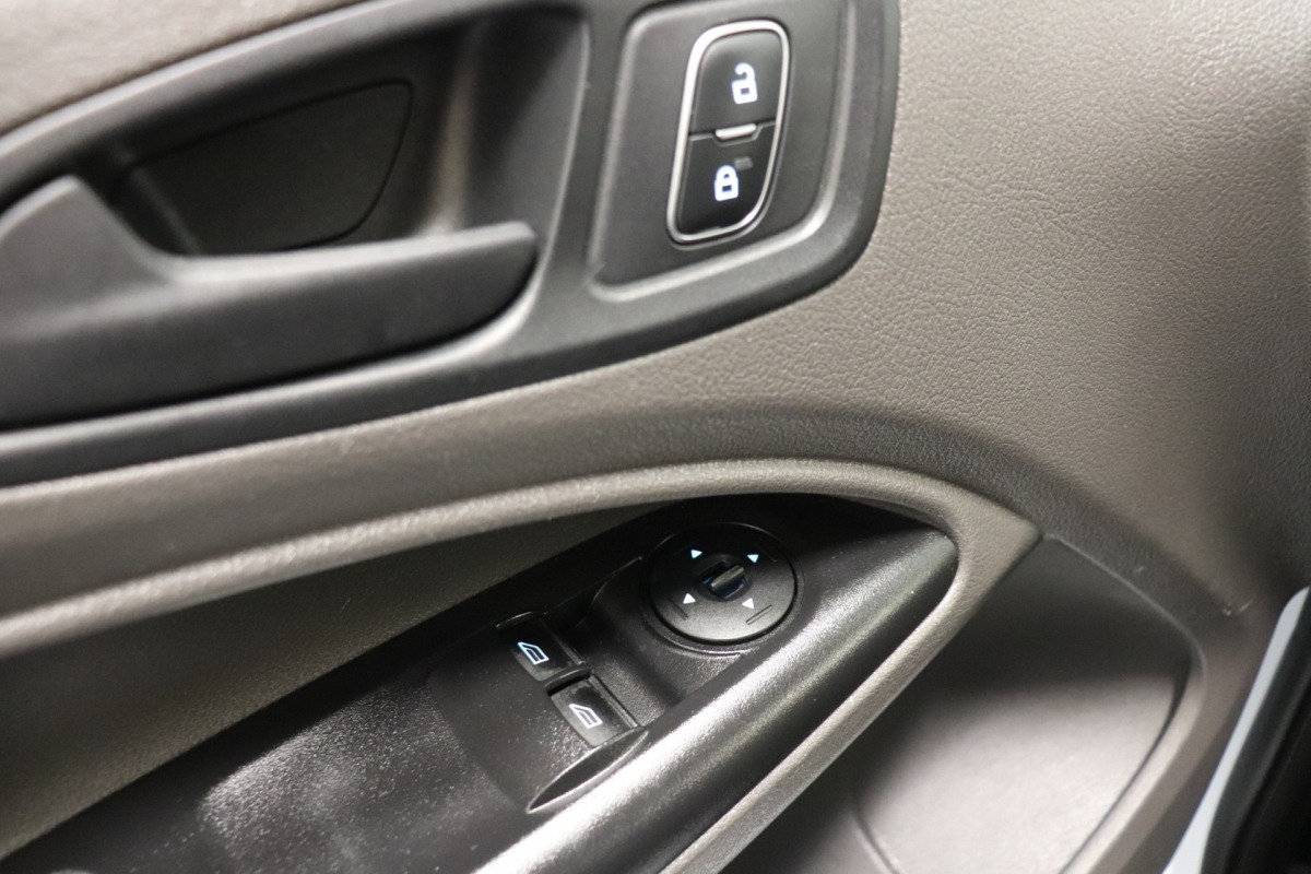Ford Transit Connect 1.5 EcoBlue 100PK L2 EURO 6 - Airco - Cruise - Trekhaak - €9.900,- Excl. Ford Transit Connect 1.5 EcoBlue 100PK L2 EURO 6 - Airco - Cruise - Trekhaak - €9.900,- Excl.