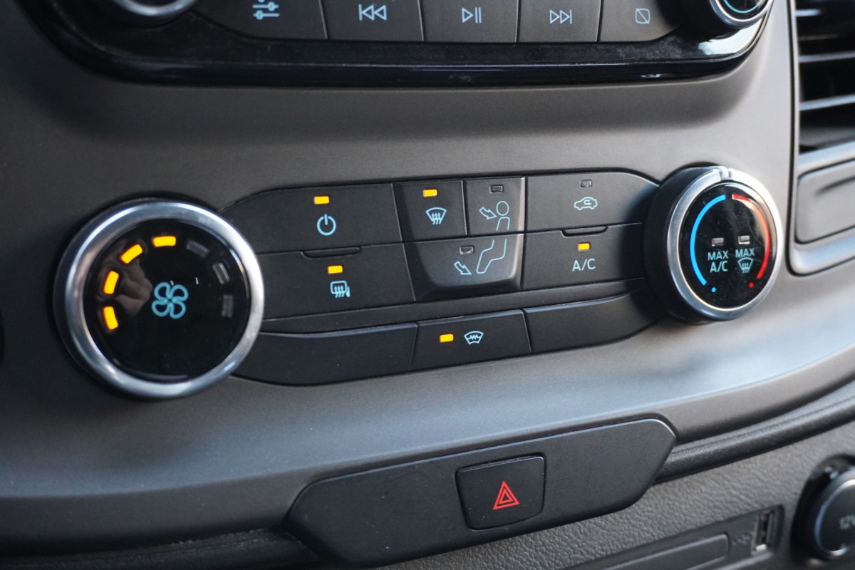 Ford Transit Custom 2.0 TDCI EURO 6 - Airco - Navi - Camera - €14.950,- Excl.