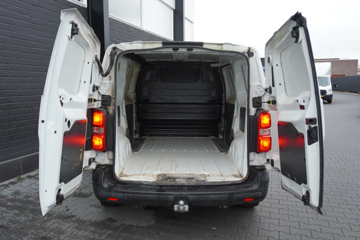 Opel Vivaro 1.5 CDTI 120PK L2 EURO 6 - Airco - Navi - Cruise - €11.950,- Excl. Opel Vivaro 1.5 CDTI 120PK L2 EURO 6 - Airco - Navi - Cruise - €11.950,- Excl.