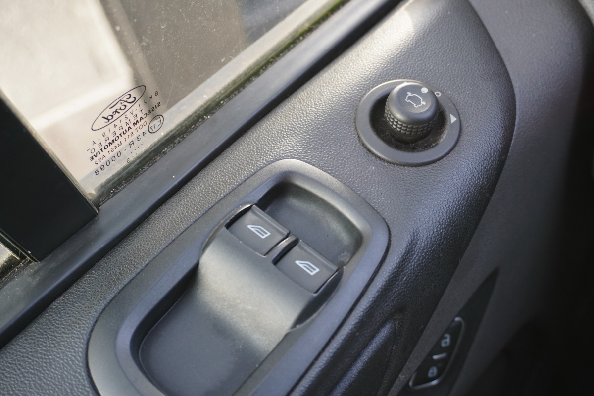 Ford Transit Custom 2.0 TDCI - EURO 6 - Airco - Cruise - PDC - €12.900,- Excl. Ford Transit Custom 2.0 TDCI - EURO 6 - Airco - Cruise - PDC - €12.900,- Excl.