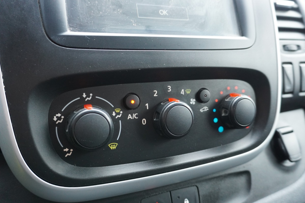 Renault Trafic 1.6 dCi 125PK EURO 6 - Airco - Navi - Cruise - € 9.950,- Excl. Renault Trafic 1.6 dCi 125PK EURO 6 - Airco - Navi - Cruise - € 9.950,- Excl.