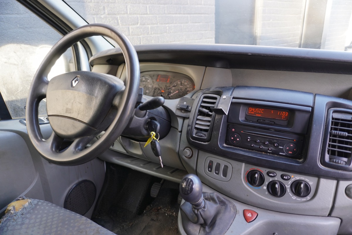 Renault Trafic 1.9 dCi 100PK - Airco - Trekhaak -  Imperiaal -  € 1.499,- Excl.