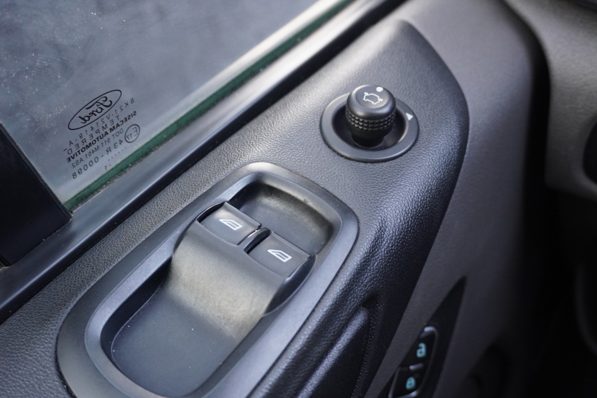 Ford Transit Custom 2.0 TDCI 130PK L2 EURO 6 - Airco - PDC - Cruise - €16.950,- Excl. Ford Transit Custom 2.0 TDCI 130PK L2 EURO 6 - Airco - PDC - Cruise - €16.950,- Excl.