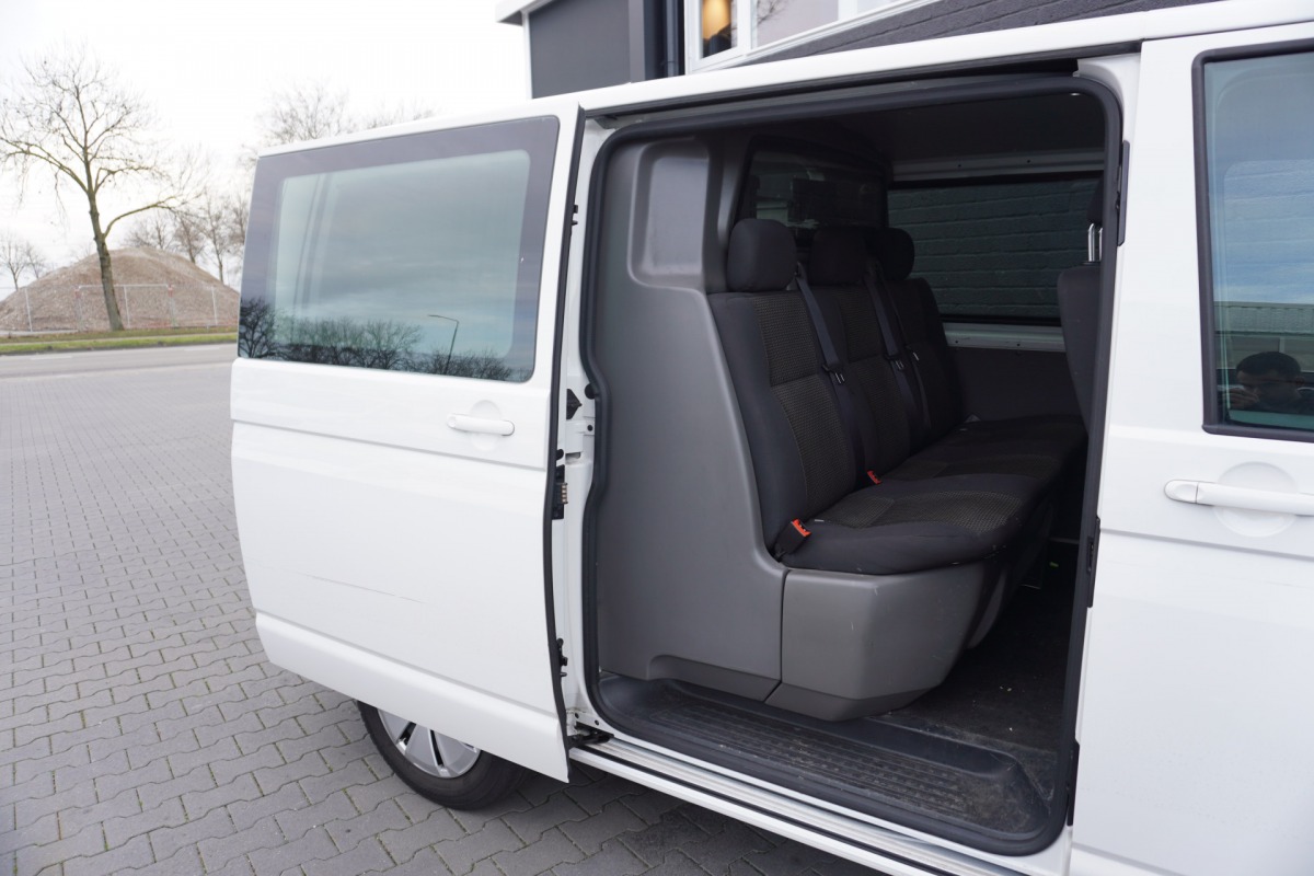 Volkswagen Transporter 2.0 TDI 150PK EURO 6 AUTOMAAT Dubbel Cabine - Airco - Navi - Cruise - €22.950,- Excl.