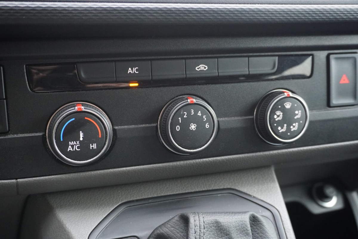 Volkswagen Transporter 2.0 TDI 150PK EURO 6 AUTOMAAT Dubbel Cabine - Airco - Navi - Cruise - €22.950,- Excl.