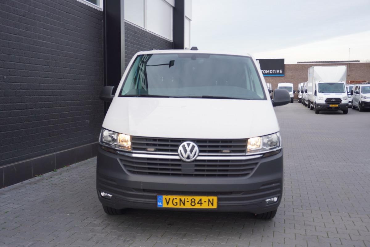 Volkswagen Transporter 2.0 TDI L2 EURO 6 - Airco - PDC - Cruise - €12.900,- Excl. Volkswagen Transporter 2.0 TDI L2 EURO 6 - Airco - PDC - Cruise - €12.900,- Excl.