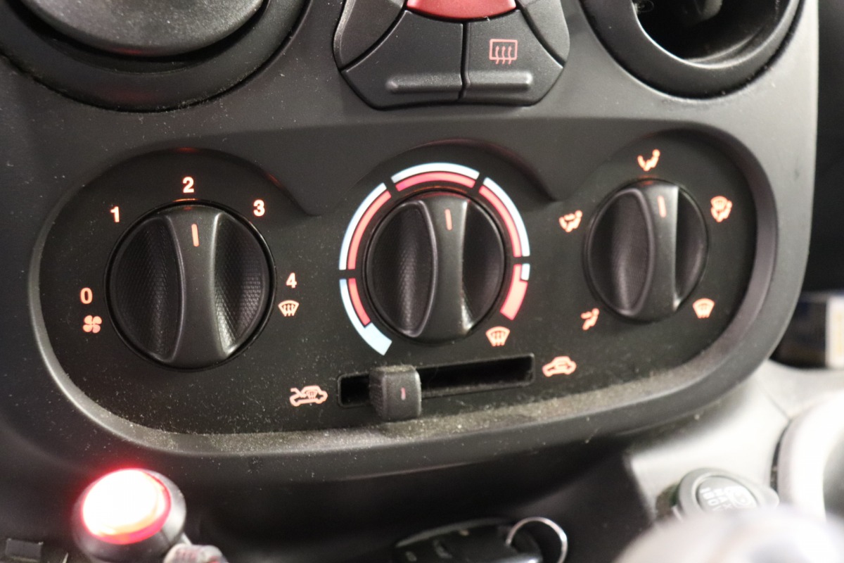 Fiat Doblò 1.9 MultiJet 105PK Basis Maxi - €1.650,- Ex. BTW Fiat Doblò 1.9 MultiJet 105PK Basis Maxi - €1.650,- Ex. BTW