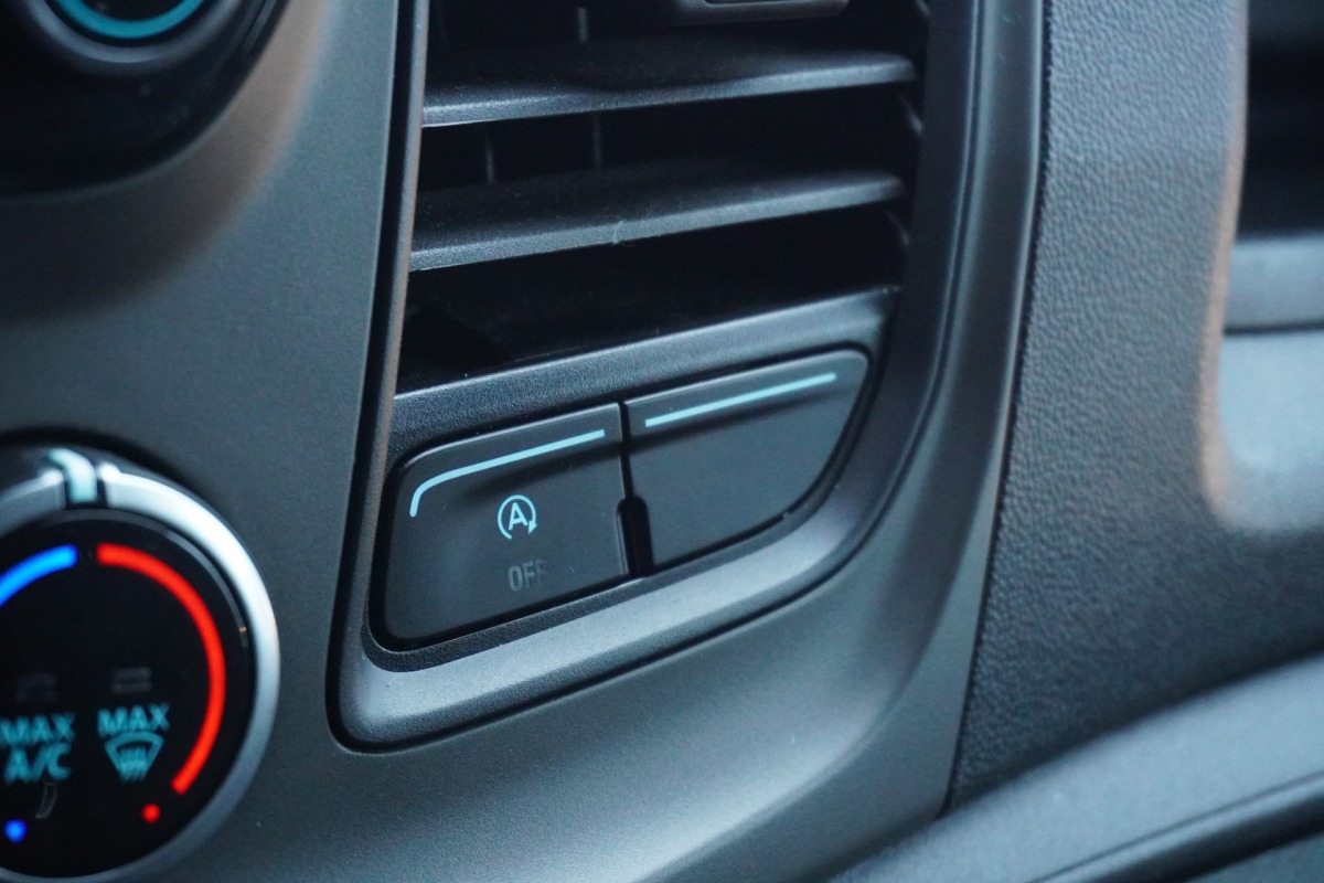 Ford Transit Custom 2.0 TDCI - EURO 6 - Airco - Navi - Cruise - € 16.900,- Excl. Ford Transit Custom 2.0 TDCI - EURO 6 - Airco - Navi - Cruise - € 16.900,- Excl.