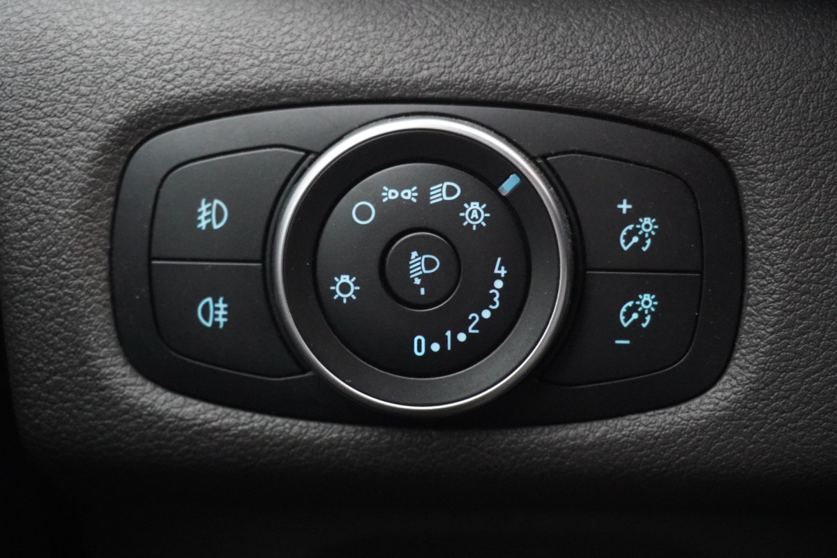 Ford Transit Custom 2.0 TDCI 130PK L2 - EURO 6 - Airco - Cruise - PDC - Camera - €10.499,- Excl. Ford Transit Custom 2.0 TDCI 130PK L2 - EURO 6 - Airco - Cruise - PDC - Camera - €10.499,- Excl.