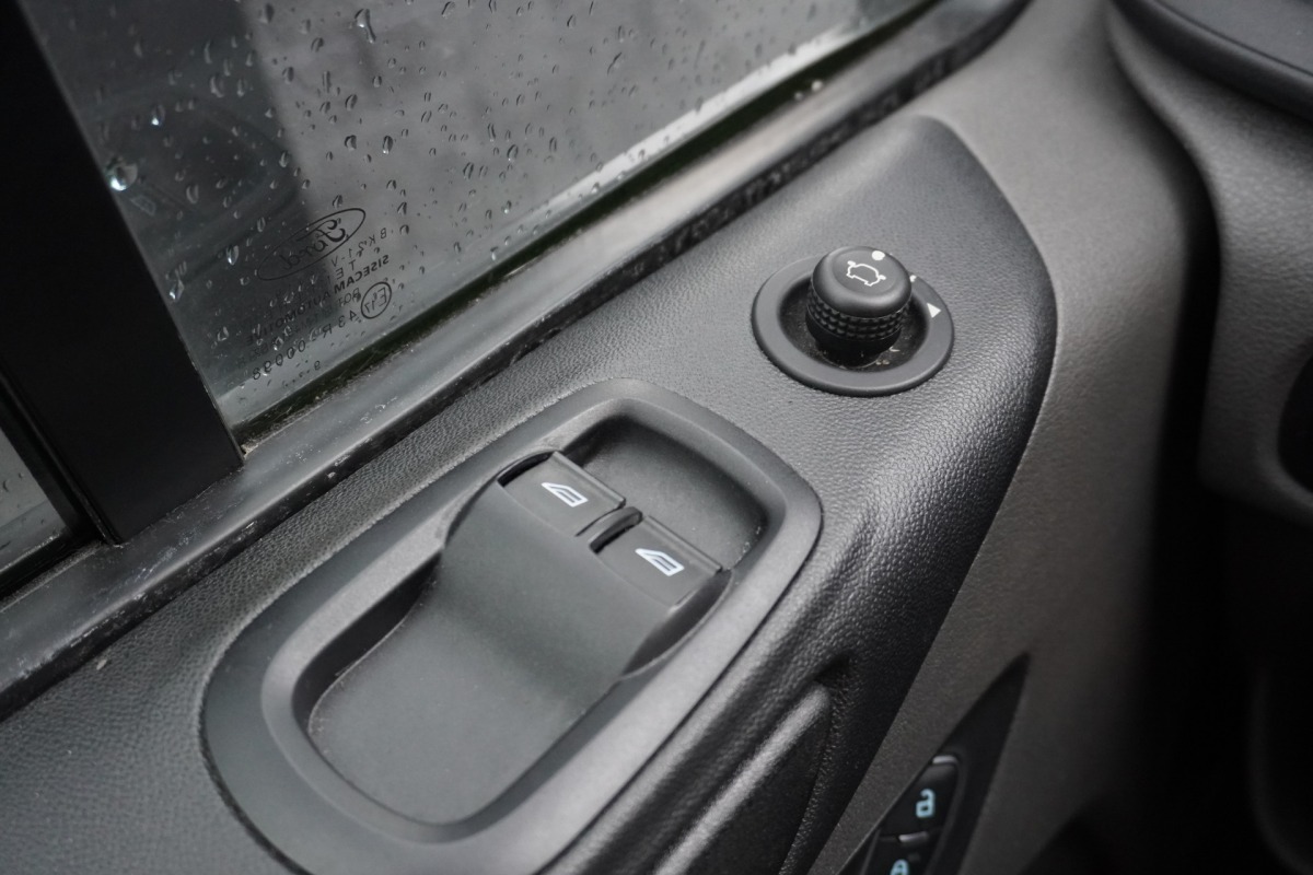 Ford Transit Custom 2.0 TDCI 130PK L2 - EURO 6 - Airco - Cruise - PDC - Camera - €10.499,- Excl. Ford Transit Custom 2.0 TDCI 130PK L2 - EURO 6 - Airco - Cruise - PDC - Camera - €10.499,- Excl.