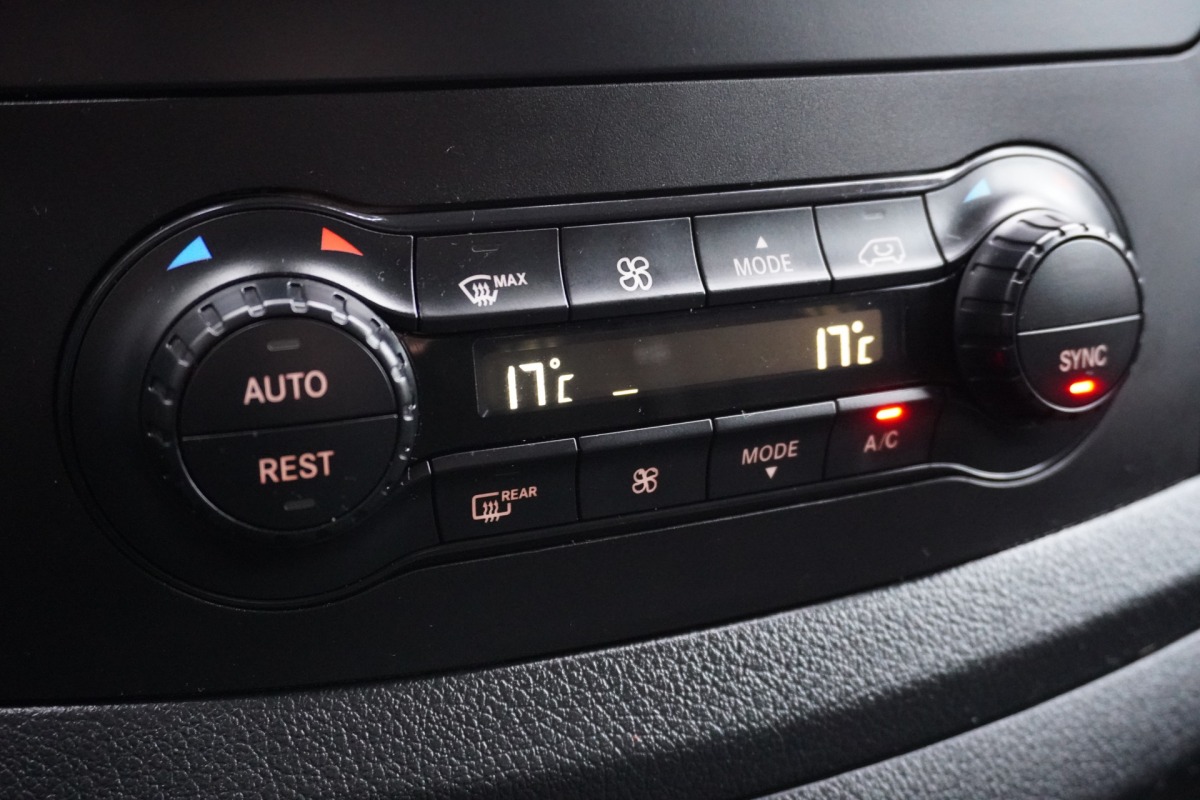 Mercedes-Benz Vito 116 CDI Lang Automaat EURO 6 - A/C climate - Cruise - Camera - €18.900,- Excl. Mercedes-Benz Vito 116 CDI Lang Automaat EURO 6 - A/C climate - Cruise - Camera - €18.900,- Excl.