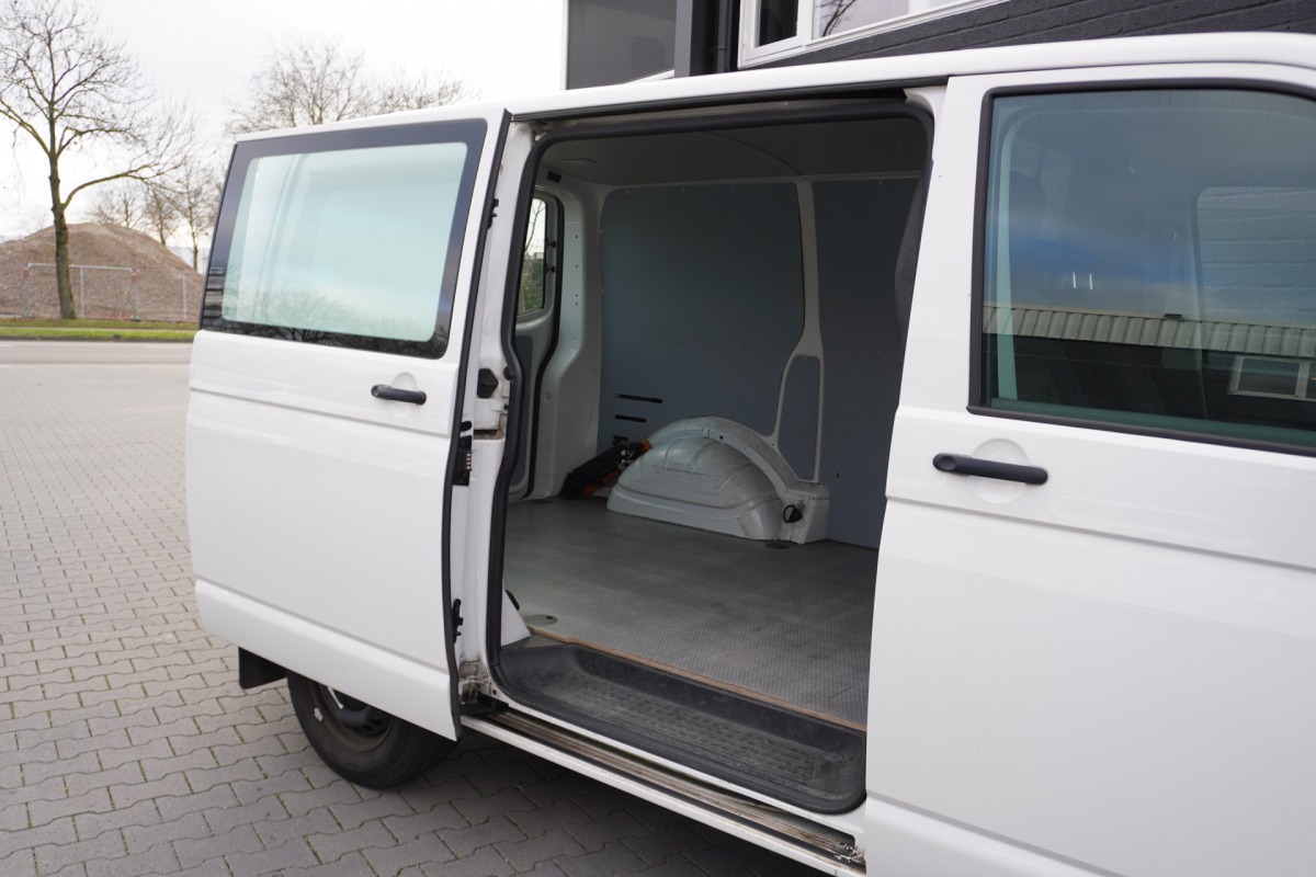 Volkswagen Transporter 2.0 TDI - EURO 6 - Airco - PDC - Camera - €14.900,- Excl.