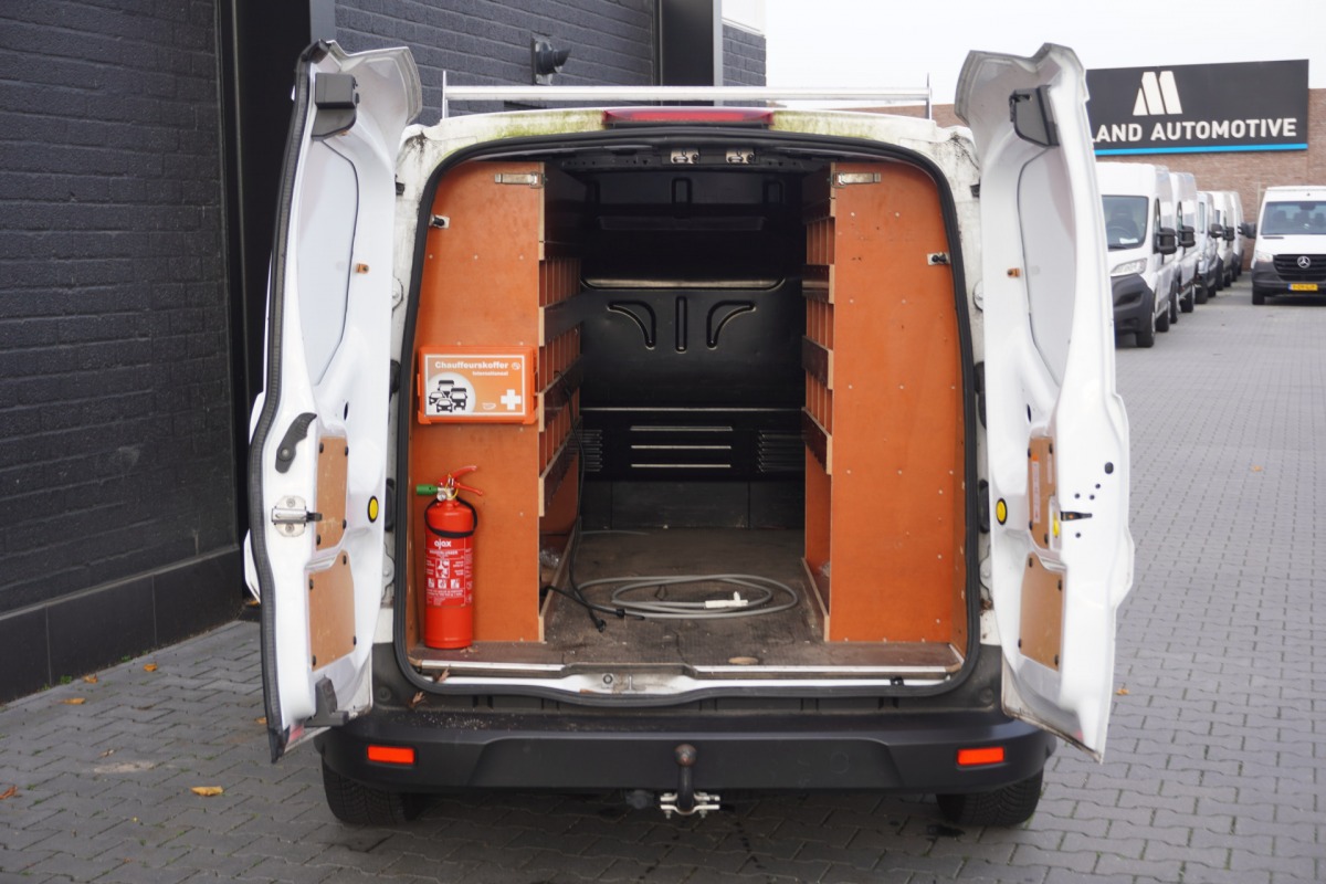 Ford Transit Connect 1.5 EcoBlue 100PK L2 - EURO 6 - Airco - Cruise - Trekhaak - €11.950,- Excl. Ford Transit Connect 1.5 EcoBlue 100PK L2 - EURO 6 - Airco - Cruise - Trekhaak - €11.950,- Excl.