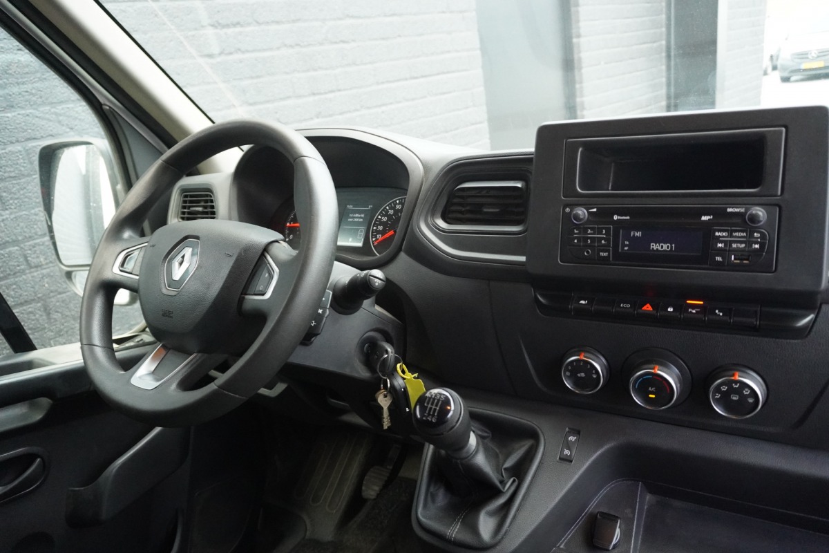 Renault Master 2.3 dCi 135PK L2H2 - EURO 6 - Airco - Cruise - PDC - Camera - €15.950,- Excl. Renault Master 2.3 dCi 135PK L2H2 - EURO 6 - Airco - Cruise - PDC - Camera - €15.950,- Excl.