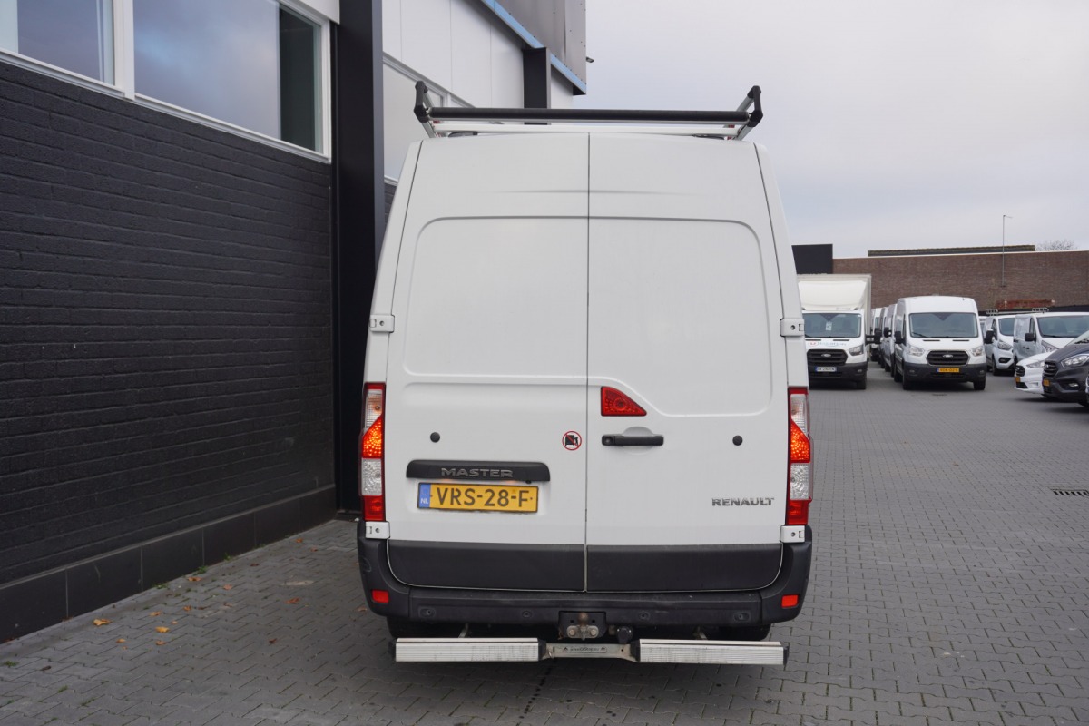 Renault Master 2.3 dCi 135PK L2H2 - EURO 6 - Airco - Cruise - PDC - Camera - €15.950,- Excl. Renault Master 2.3 dCi 135PK L2H2 - EURO 6 - Airco - Cruise - PDC - Camera - €15.950,- Excl.