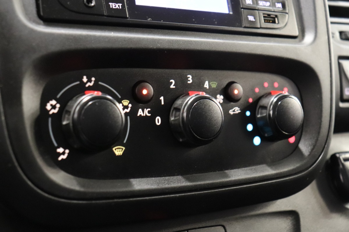 Renault Trafic 1.6 dCi 120PK EURO 6 - Airco - Cruise - PDC - Imperiaal - € 9.950,- Excl.