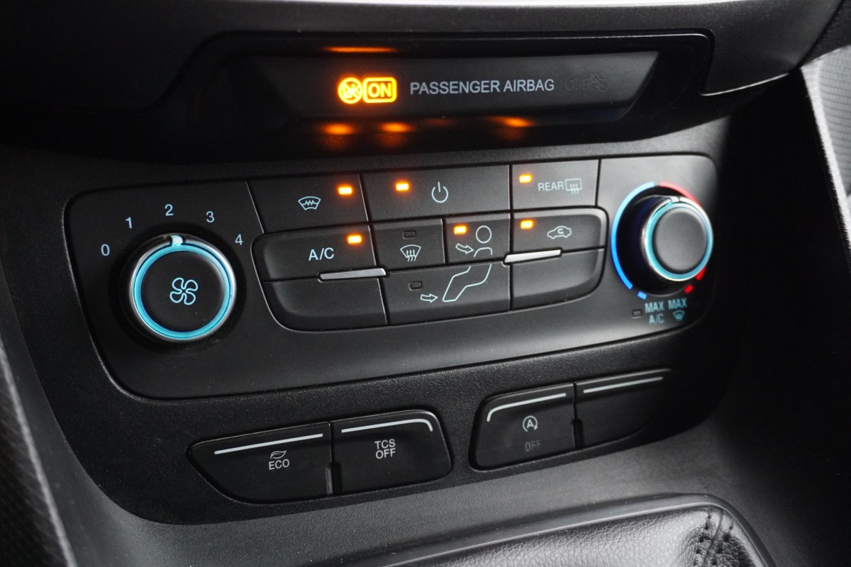 Ford Transit Connect 1.5 EcoBlue 100PK EURO 6 - Airco - Cruise - Trekhaak - €9.900,- Excl.