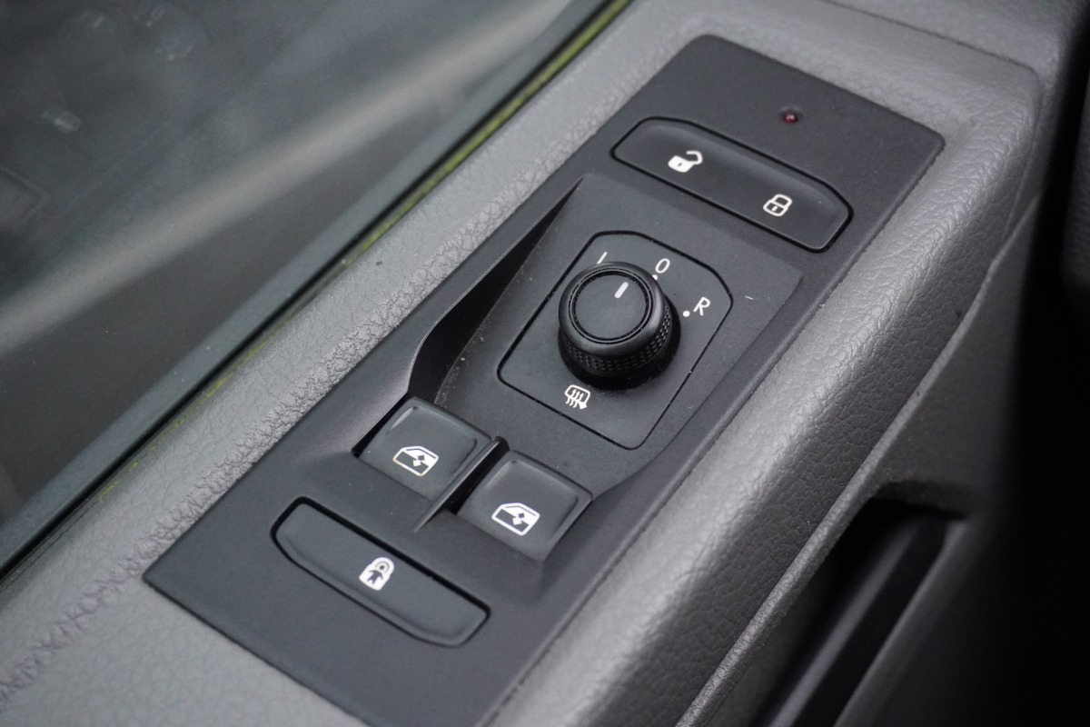 Volkswagen Transporter 2.0 TDI 150PK Dubbel cabine EURO 6 - Airco - Navi - Cruise - €19.950,- Excl.