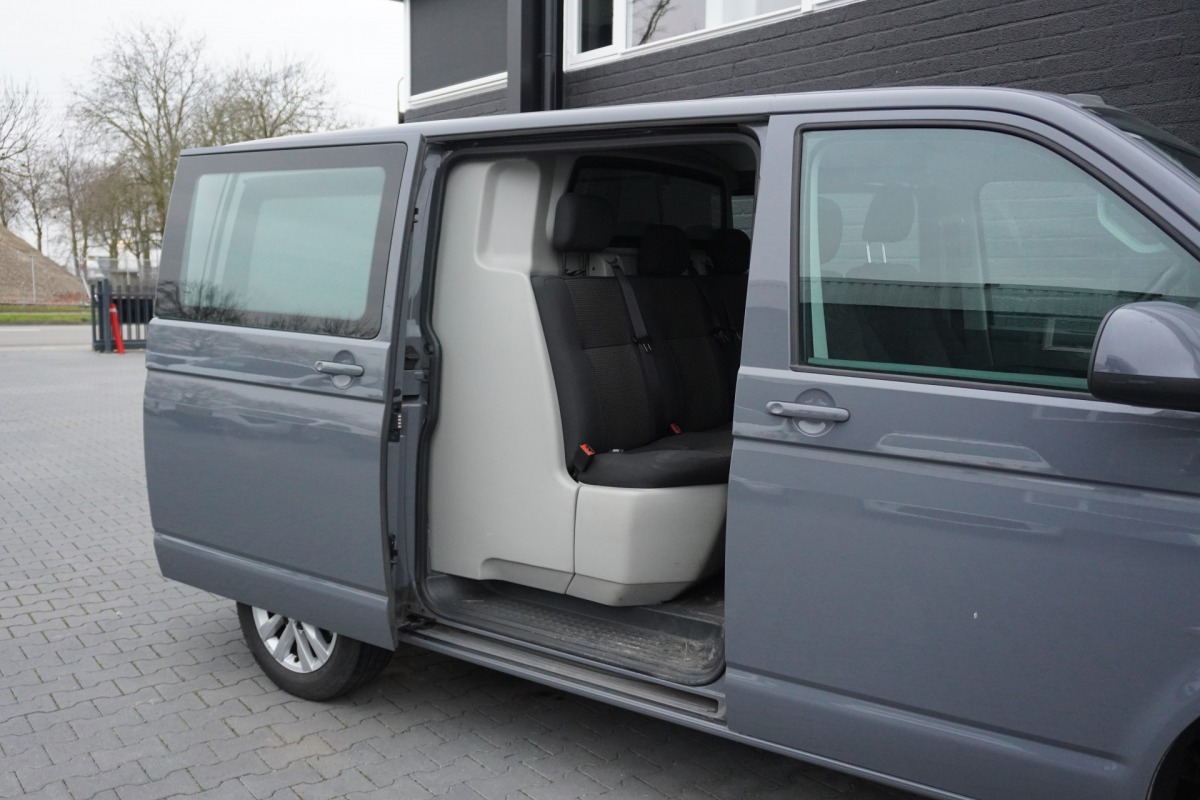 Volkswagen Transporter 2.0 TDI 150PK Dubbel cabine EURO 6 - Airco - Navi - Cruise - €19.950,- Excl.