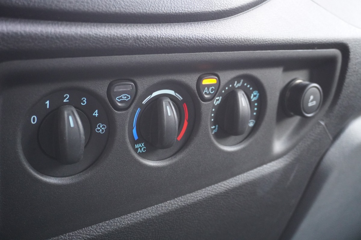 Ford Transit 2.0 TDCI L3H2 130PK EURO 6 - Airco - Trekhaak - Camera - €10.950,- Excl.