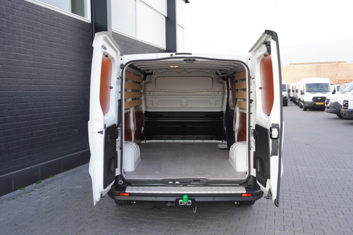 Renault Trafic 2.0 dCi L2 EURO 6 - Airco - Cruise - Trekhaak - €21.900,- Excl.